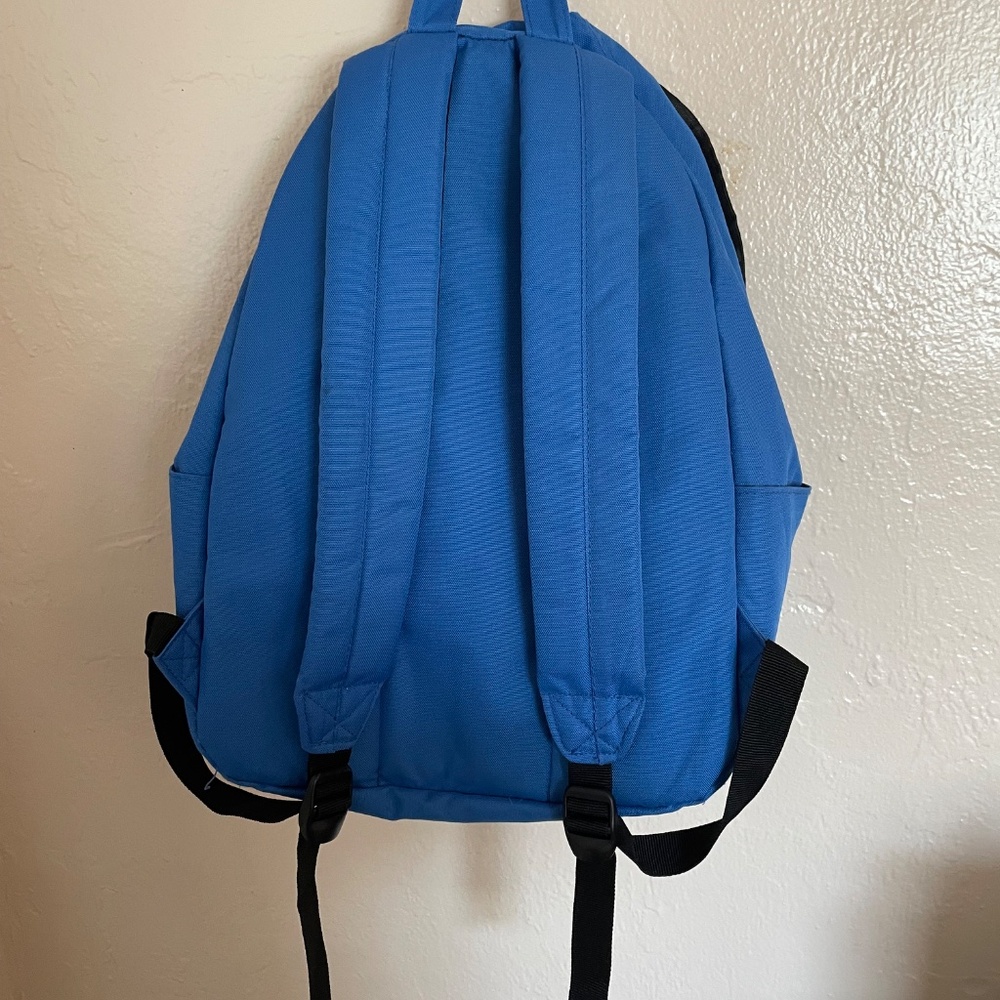 Essential Backpack - Picture 5 of 8